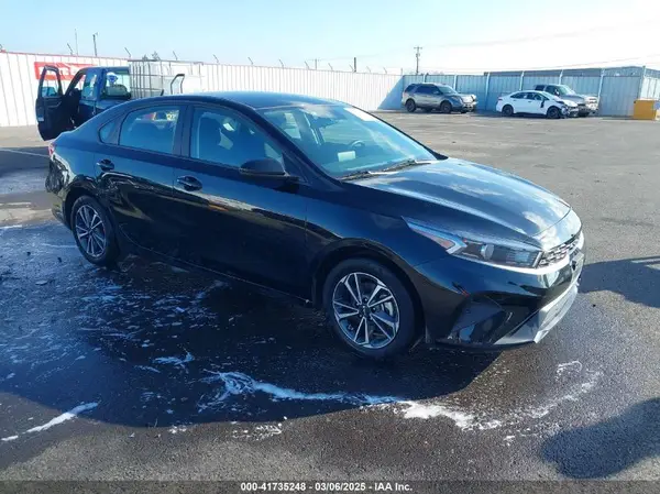 3KPF24AD4PE585213 2023 KIA FORTE - Image 1