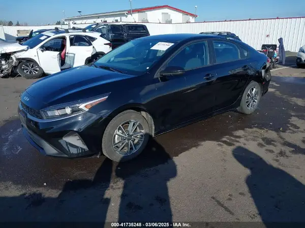 3KPF24AD4PE585213 2023 KIA FORTE - Image 2