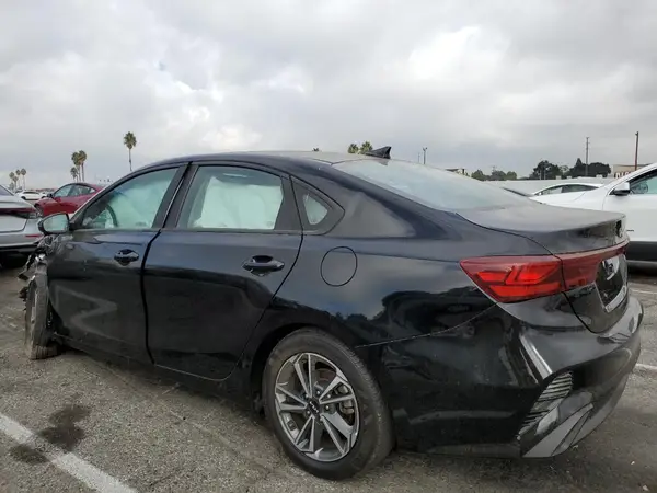 3KPF24AD4PE585468 2023 KIA FORTE - Image 2