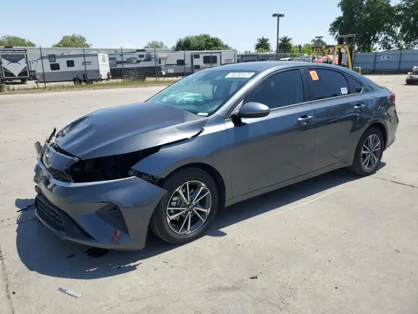 3KPF24AD4PE585583 2023 KIA FORTE - Image 1