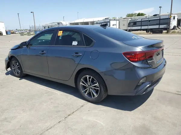 3KPF24AD4PE585583 2023 KIA FORTE - Image 2