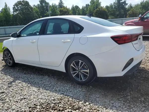 3KPF24AD4PE586605 2023 KIA FORTE - Image 2