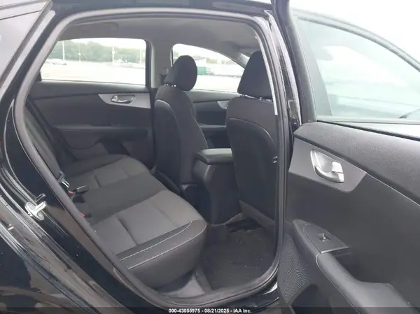 3KPF24AD4PE586698 2023 KIA FORTE - Image 8