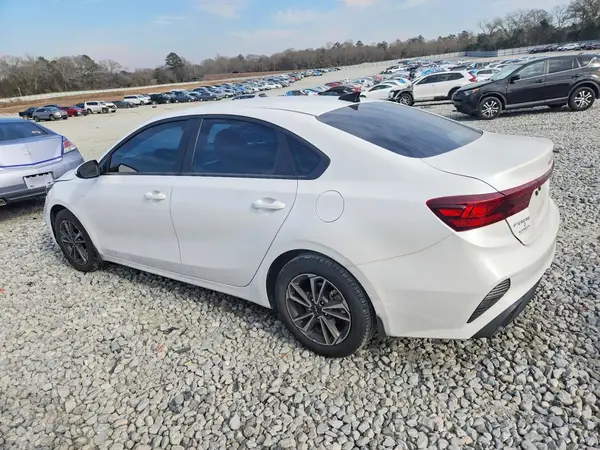 3KPF24AD4PE587074 2023 KIA FORTE - Image 2