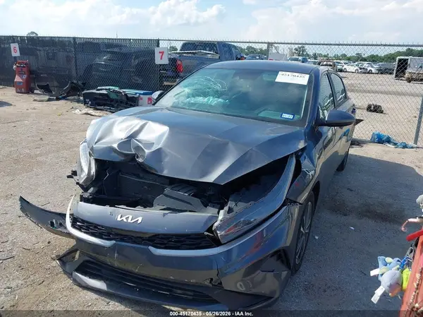 3KPF24AD4PE589844 2023 KIA FORTE - Image 2