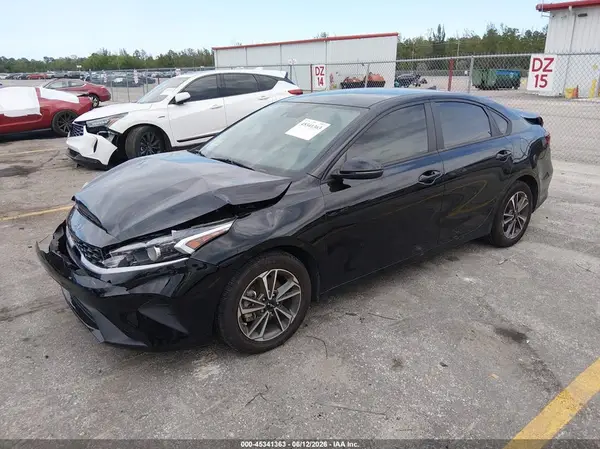 3KPF24AD4PE590833 2023 KIA FORTE - Image 2