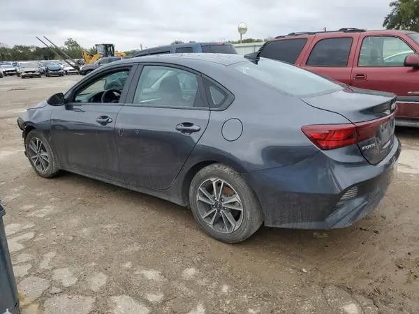 3KPF24AD4PE593800 2023 KIA FORTE - Image 2