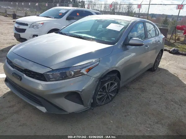 3KPF24AD4PE595787 2023 KIA FORTE - Image 2