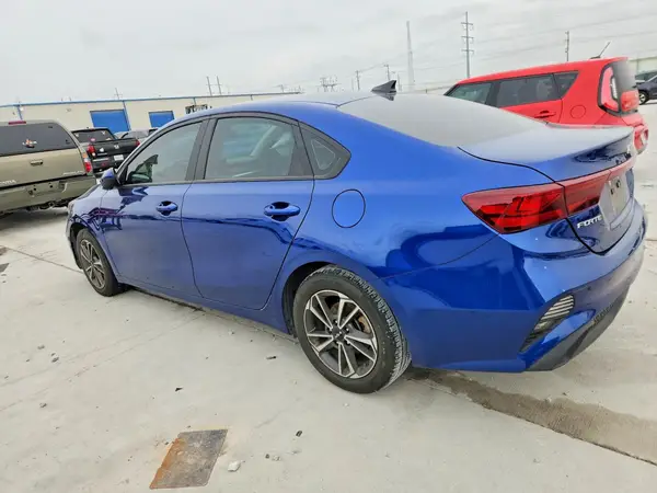 3KPF24AD4PE599886 2023 KIA FORTE - Image 2
