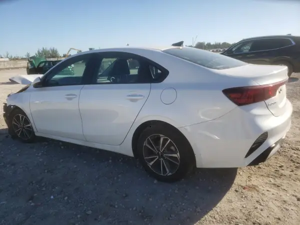 3KPF24AD4PE607064 2023 KIA FORTE - Image 2