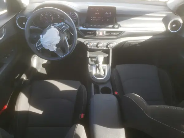 3KPF24AD4PE607064 2023 KIA FORTE - Image 8