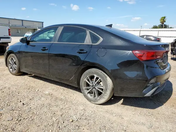 3KPF24AD4PE608067 2023 KIA FORTE - Image 2