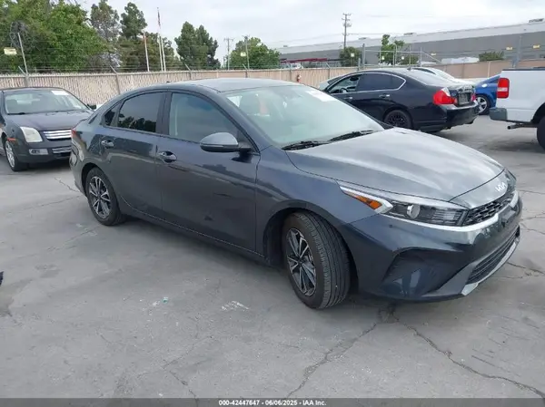 3KPF24AD4PE608621 2023 KIA FORTE - Image 1