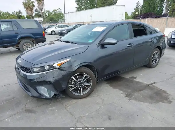 3KPF24AD4PE608621 2023 KIA FORTE - Image 2