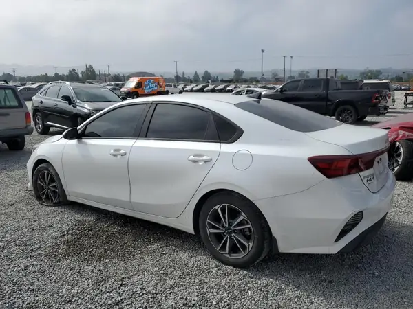 3KPF24AD4PE608957 2023 KIA FORTE - Image 2