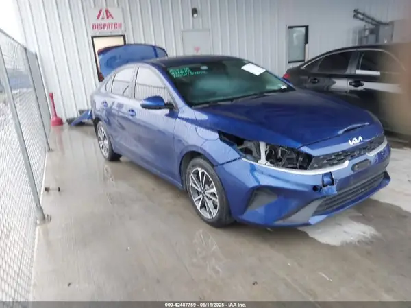 3KPF24AD4PE611633 2023 KIA FORTE - Image 1