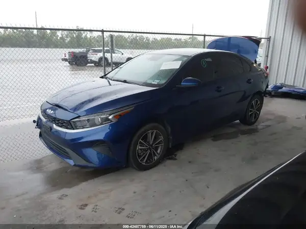 3KPF24AD4PE611633 2023 KIA FORTE - Image 2