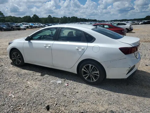 3KPF24AD4PE611843 2023 KIA FORTE - Image 2