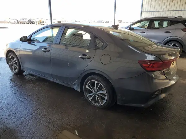 3KPF24AD4PE615584 2023 KIA FORTE - Image 2
