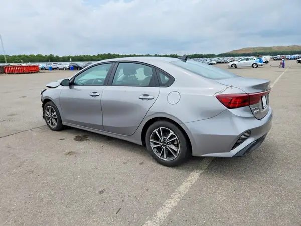 3KPF24AD4PE615777 2023 KIA FORTE - Image 2