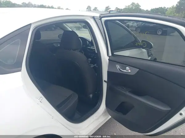 3KPF24AD4PE622938 2023 KIA FORTE - Image 8