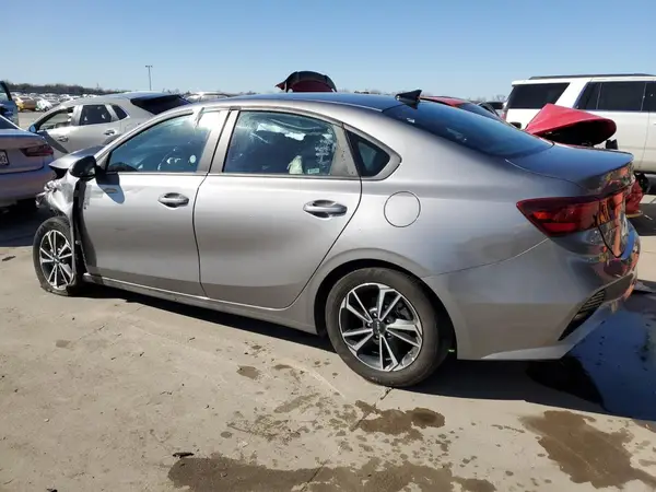 3KPF24AD4PE623054 2023 KIA FORTE - Image 2