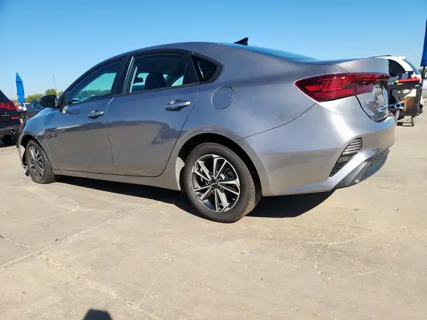 3KPF24AD4PE623216 2023 KIA FORTE - Image 2