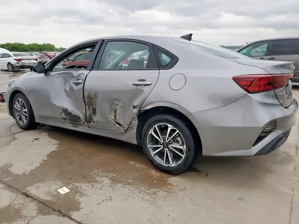 3KPF24AD4PE627413 2023 KIA FORTE - Image 2