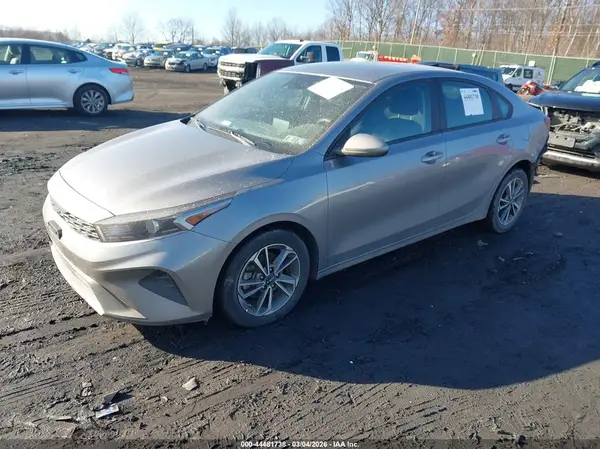 3KPF24AD4PE627458 2023 KIA FORTE - Image 2