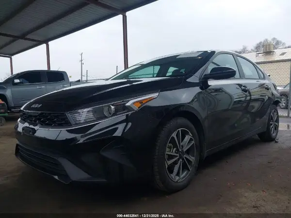 3KPF24AD4PE629467 2023 KIA FORTE - Image 2