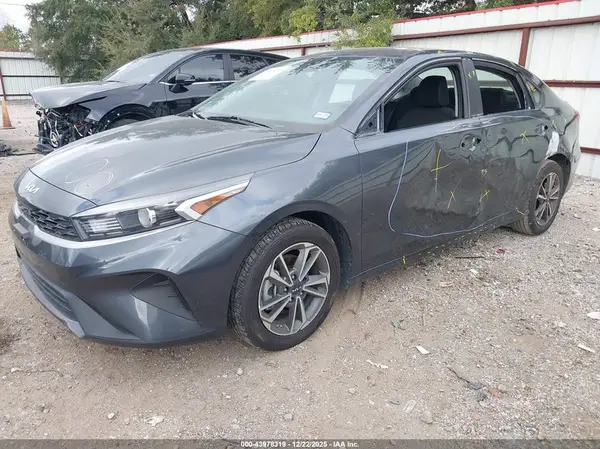 3KPF24AD4PE634328 2023 KIA FORTE - Image 2