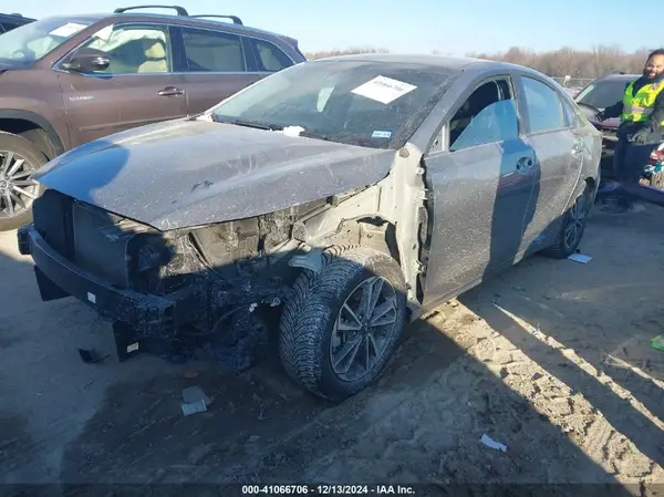 3KPF24AD4PE635995 2023 KIA FORTE - Image 2