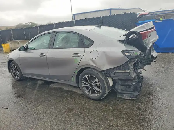 3KPF24AD4PE640985 2023 KIA FORTE - Image 2