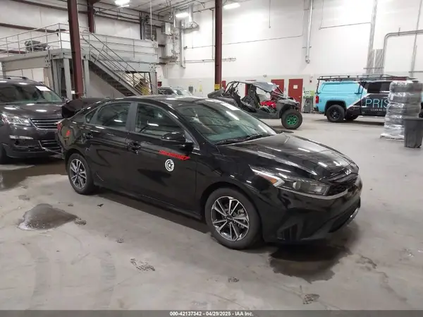3KPF24AD4PE646186 2023 KIA FORTE - Image 1