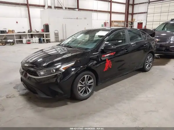 3KPF24AD4PE646186 2023 KIA FORTE - Image 2