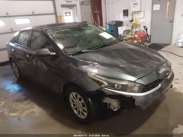 3KPF24AD4PE646737 2023 KIA FORTE - Image 1