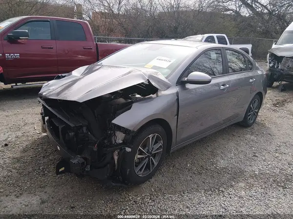 3KPF24AD4PE646947 2023 KIA FORTE - Image 2