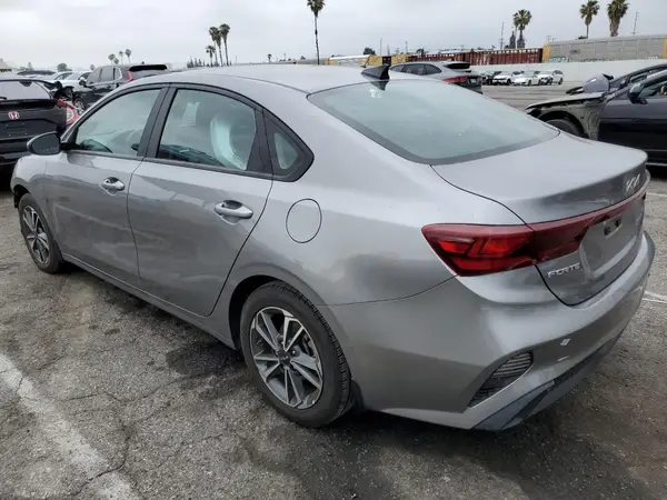 3KPF24AD4PE652828 2023 KIA FORTE - Image 2