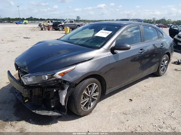 3KPF24AD4PE653428 2023 KIA FORTE - Image 2
