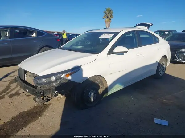 3KPF24AD4PE656684 2023 KIA FORTE - Image 2