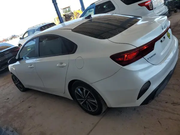 3KPF24AD4PE657608 2023 KIA FORTE - Image 2