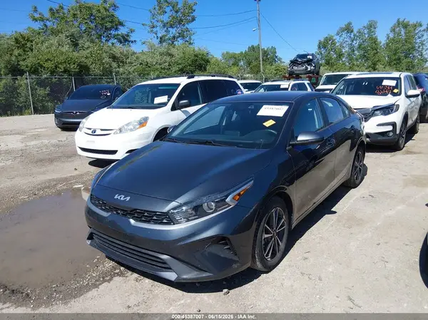 3KPF24AD4PE668074 2023 KIA FORTE - Image 2