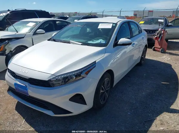 3KPF24AD4PE669189 2023 KIA FORTE - Image 2