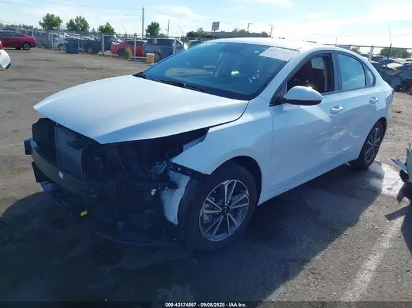 3KPF24AD4PE675719 2023 KIA FORTE - Image 2