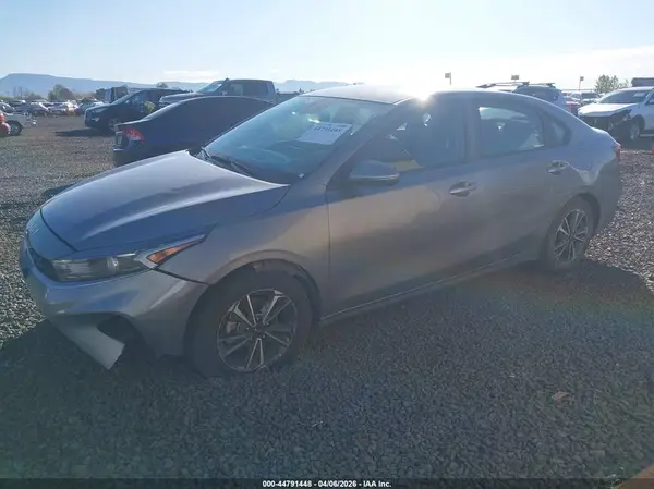 3KPF24AD4PE683139 2023 KIA FORTE - Image 2