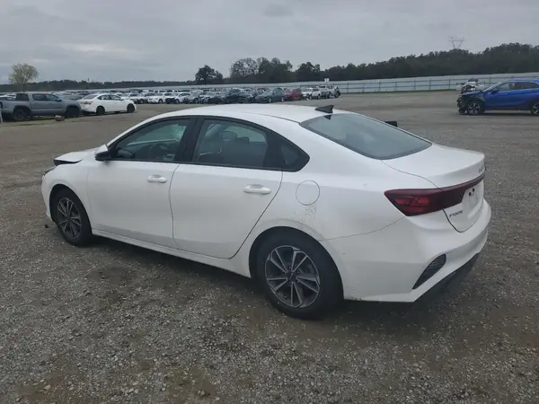 3KPF24AD4PE683402 2023 KIA FORTE - Image 2