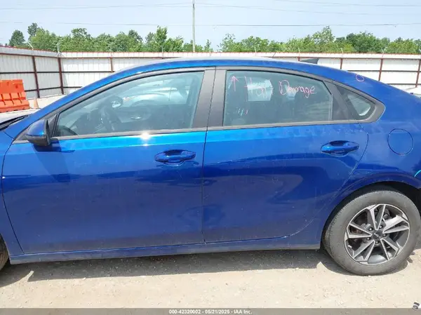 3KPF24AD4PE683562 2023 KIA FORTE - Image 2