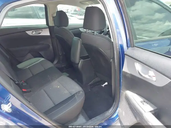 3KPF24AD4PE683738 2023 KIA FORTE - Image 8