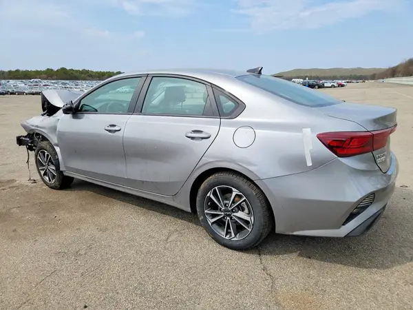 3KPF24AD4PE688454 2023 KIA FORTE - Image 2