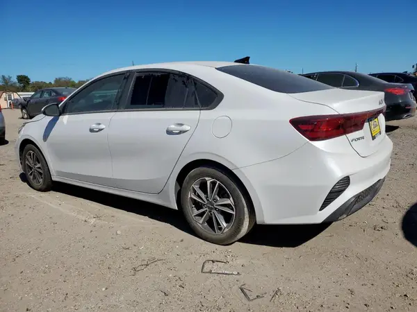 3KPF24AD4PE688499 2023 KIA FORTE - Image 2